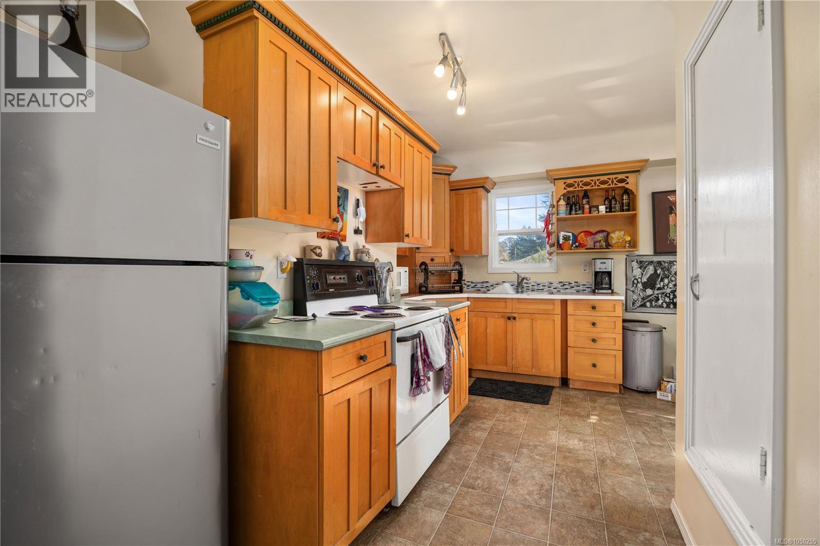  1085 Hulford Street, Saanich