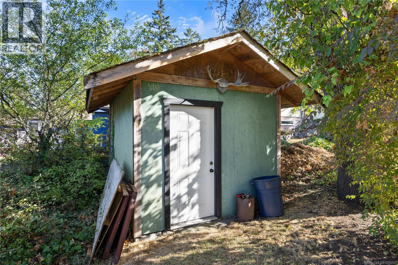  1085 Hulford Street, Saanich