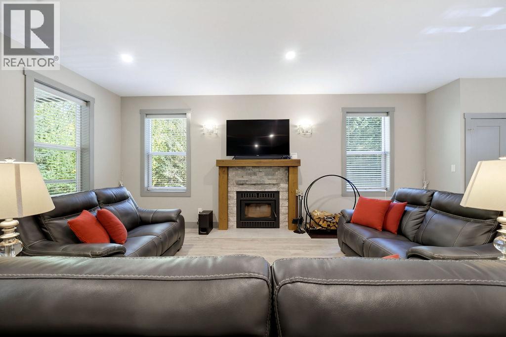 686 Swanbeach Road, Swansea Point - Image 1