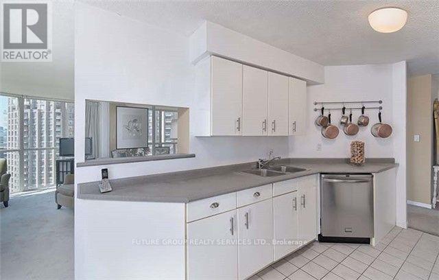 2213- 24 Wellesley Street West, Toronto, ON photo 11