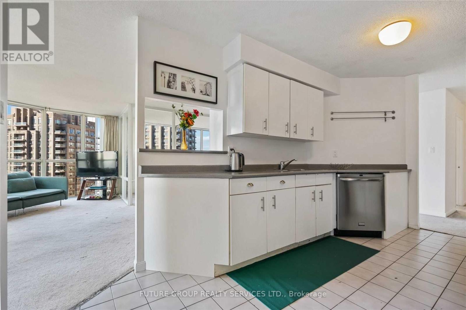 2213- 24 Wellesley Street West, Toronto, ON photo 12