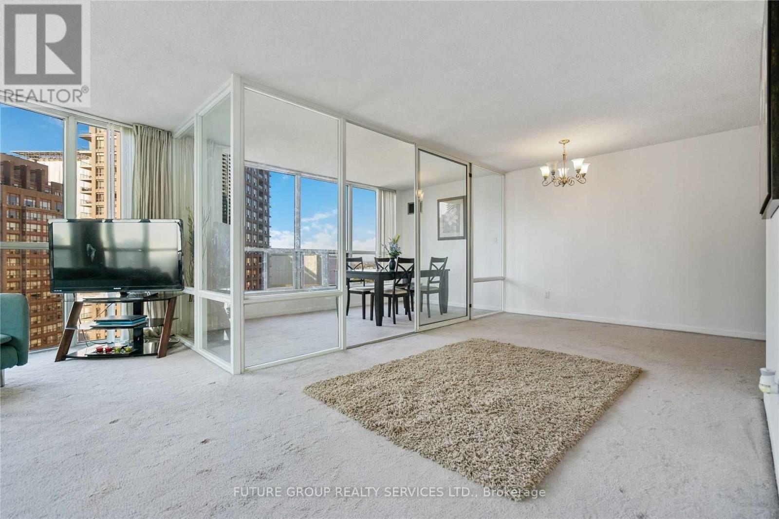 2213- 24 Wellesley Street West, Toronto, ON photo 8