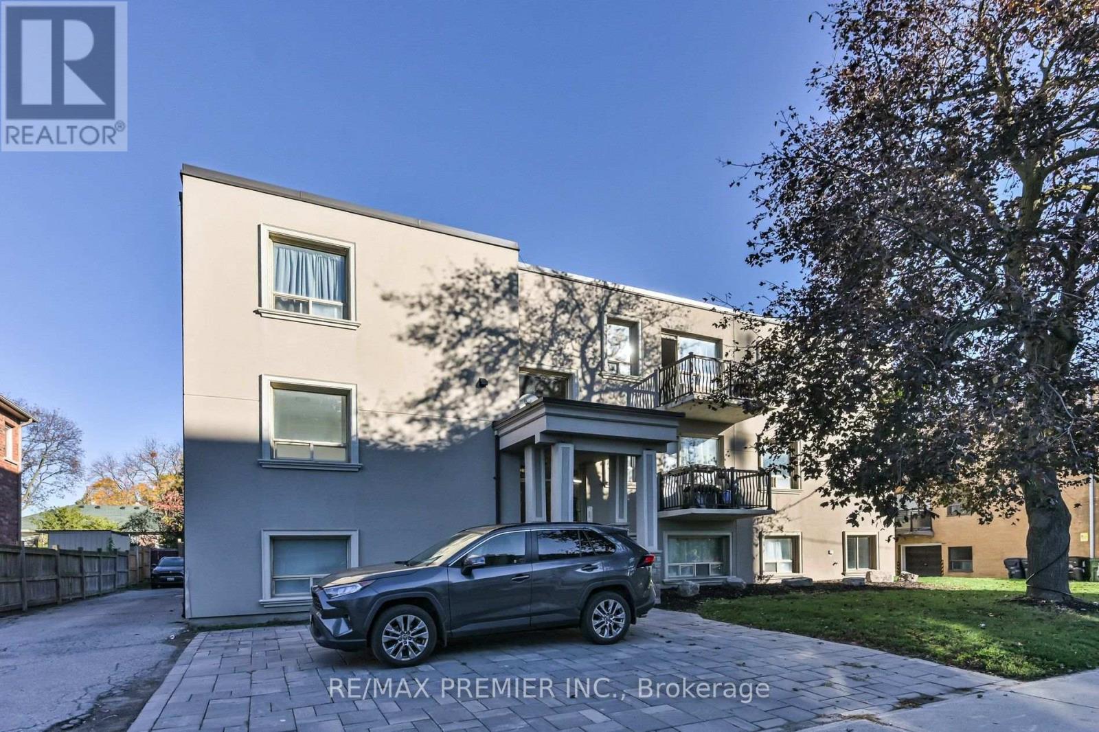 Photo of 10 Ellison Avenue
