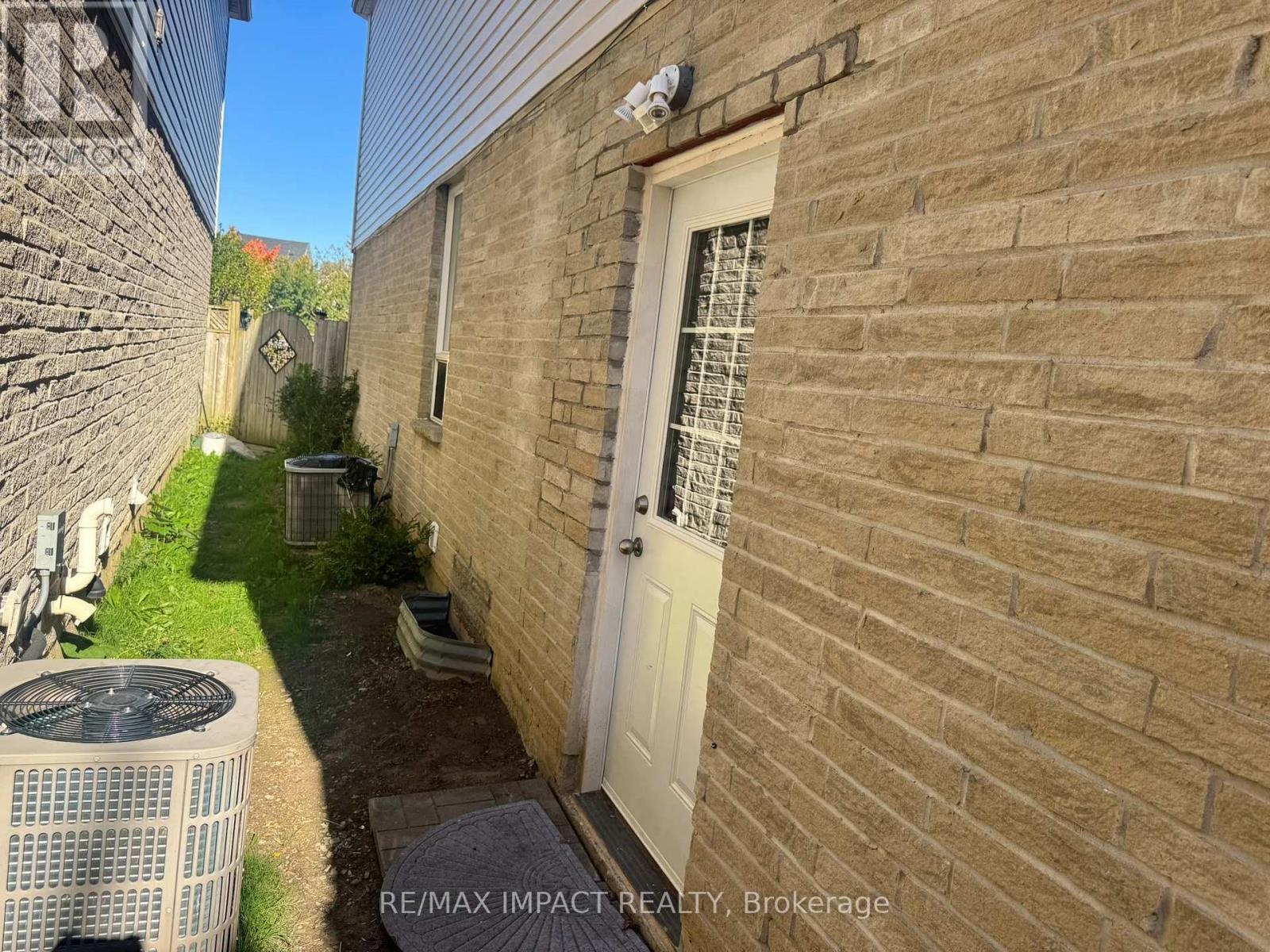 26 Beadle Drive, Ajax, ON photo 2