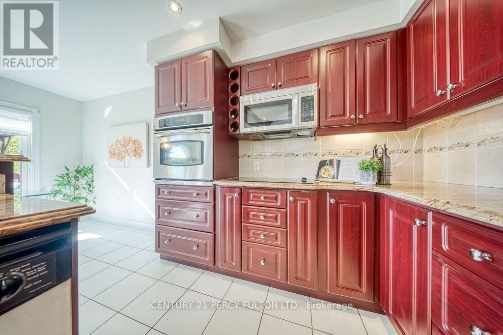 26 Root Crescent, Ajax, ON photo 12