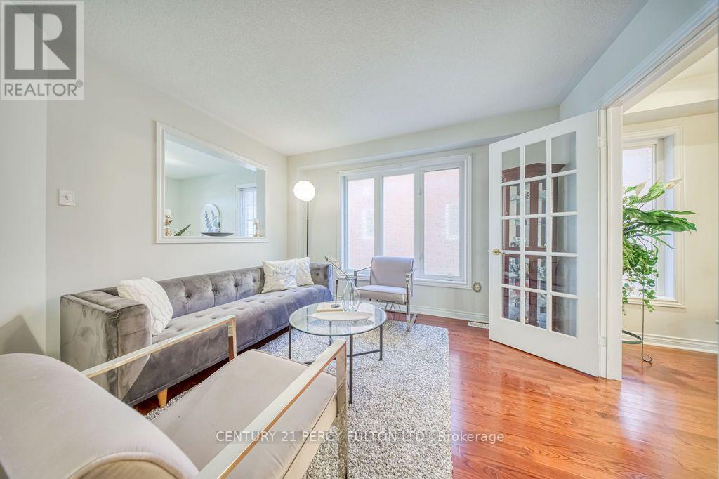 26 Root Crescent, Ajax, ON photo 6