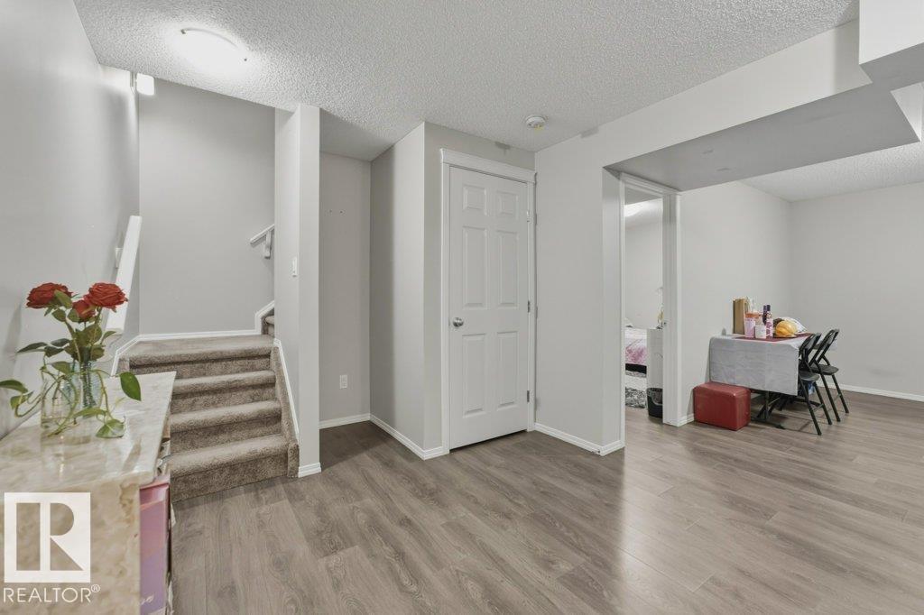 99 Springwood Way, photo 43
