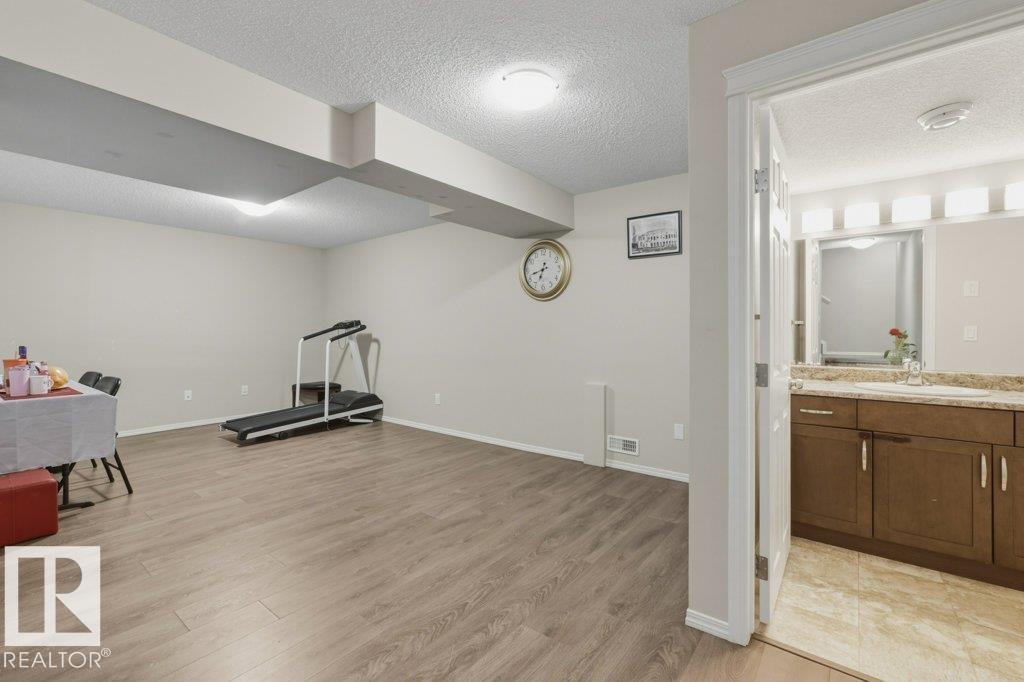 99 Springwood Way, photo 44