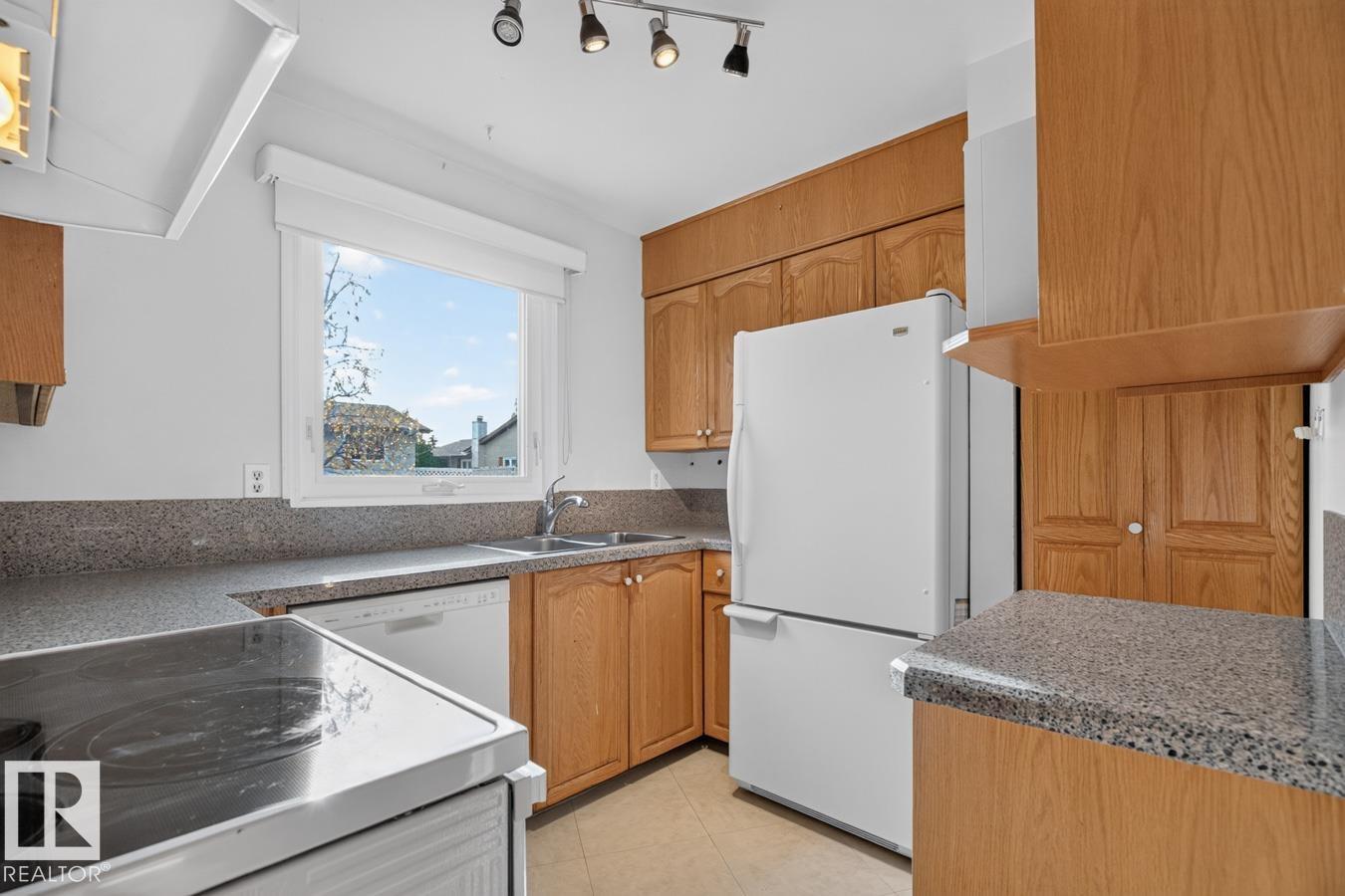 10846 173 AV NW, Edmonton — photo 11