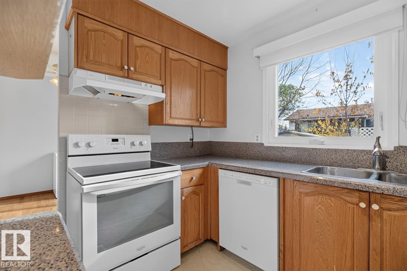10846 173 AV NW, Edmonton — photo 13