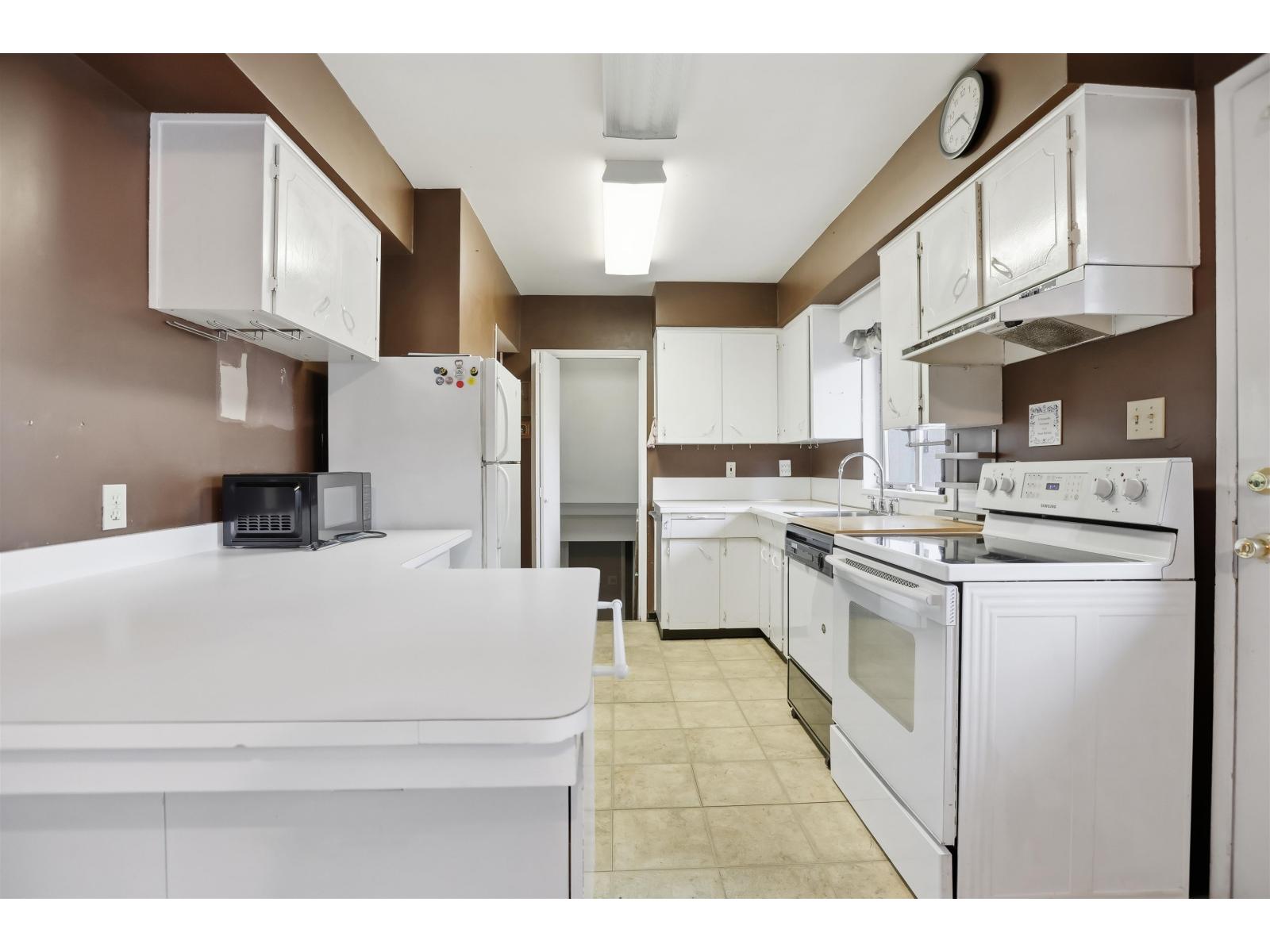 13002 OLD YALE ROAD, Surrey - Image 1