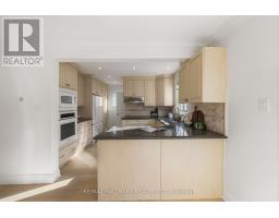 Kitchen - 5 Chumleigh Crescent, Markham, ON L3T4G5 Photo 12