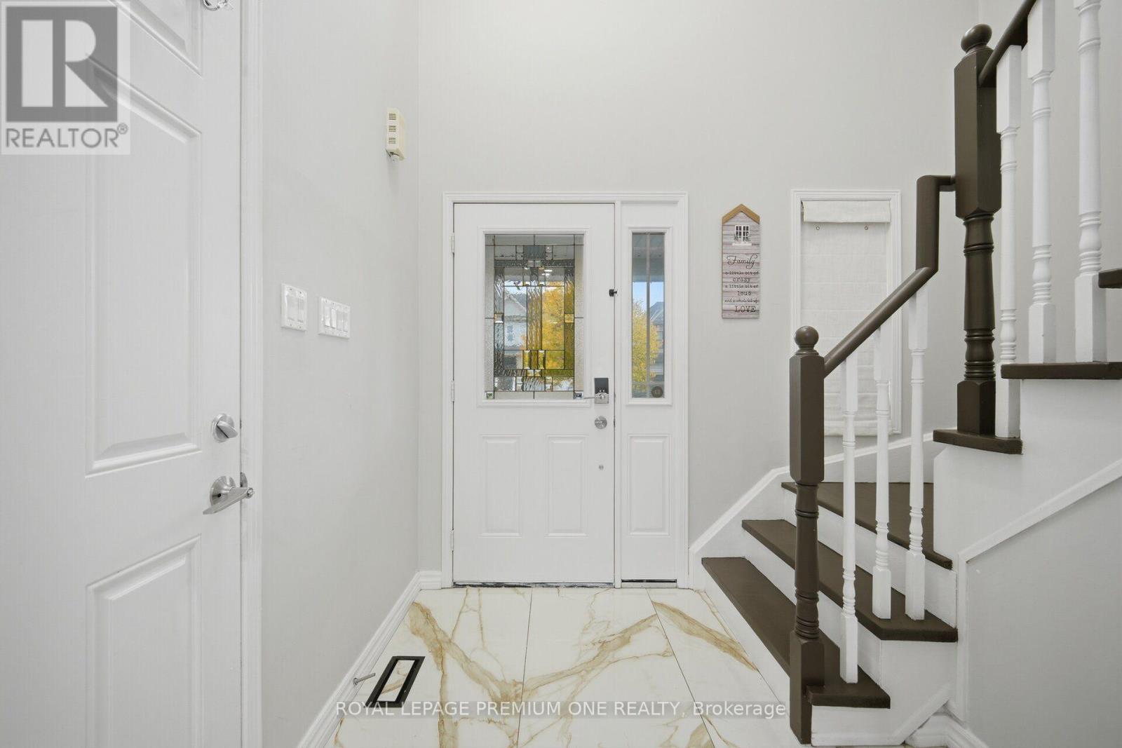 108 Gwillimbury Drive, Bradford West Gwillimbury, ON photo 4