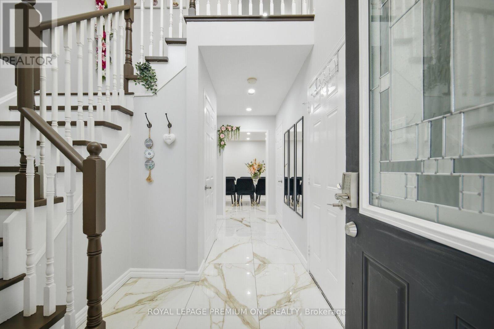 108 Gwillimbury Drive, Bradford West Gwillimbury, ON photo 5