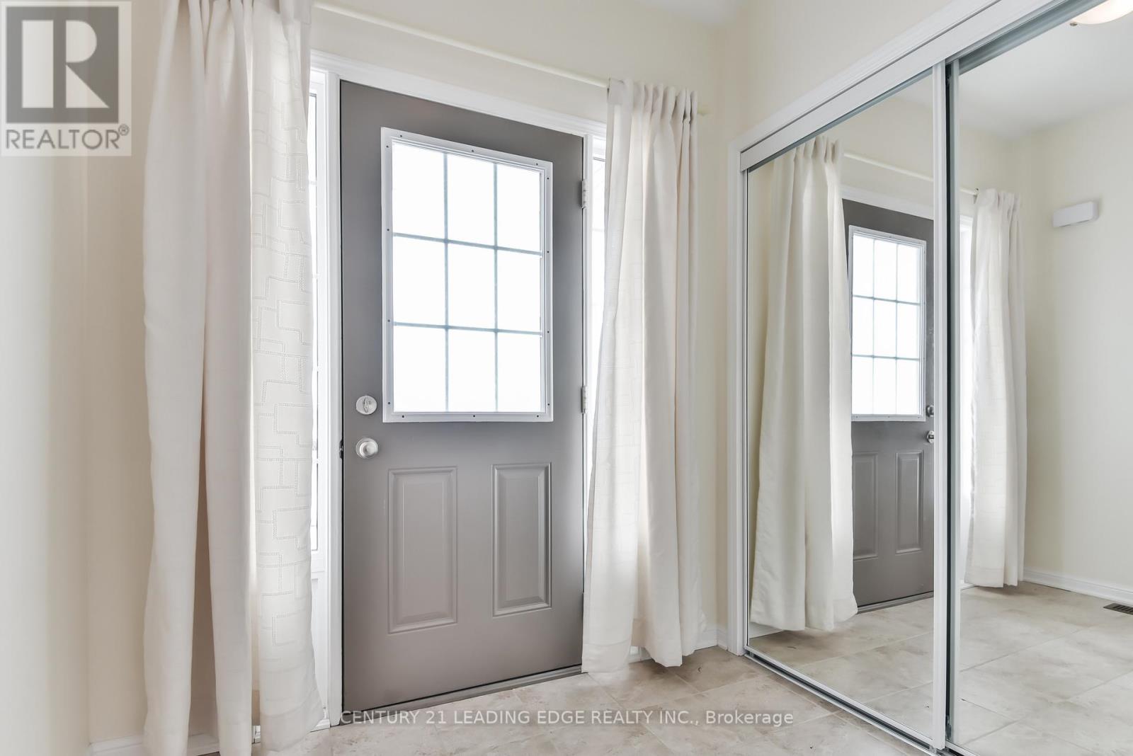 211 WELDON ROAD, Whitchurch-Stouffville (Stouffville) — photo 2