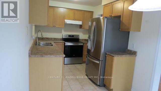 211 WELDON ROAD, Whitchurch-Stouffville (Stouffville) — photo 3
