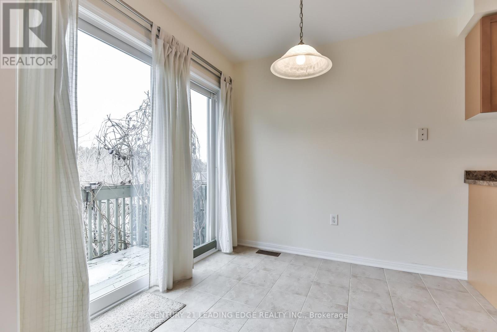 211 WELDON ROAD, Whitchurch-Stouffville (Stouffville) — photo 4