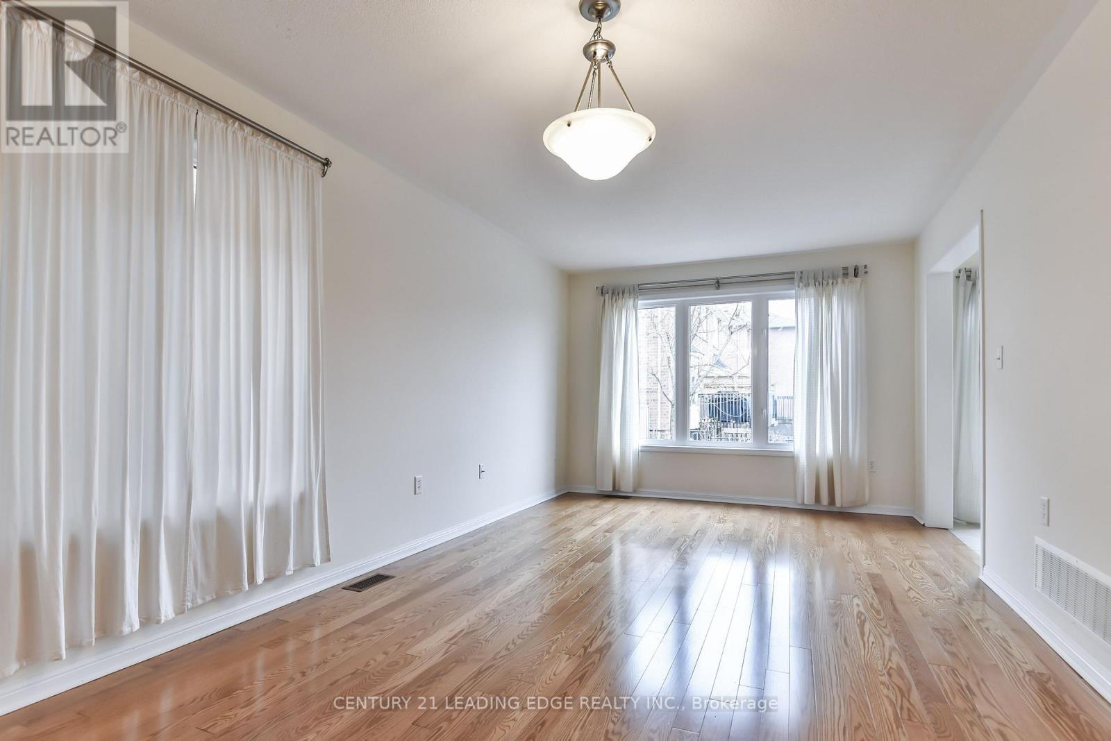 211 WELDON ROAD, Whitchurch-Stouffville (Stouffville) — photo 5