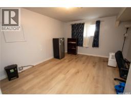 Living room - 779 Mctavish Street, Regina, SK S4T3T8 Photo 12