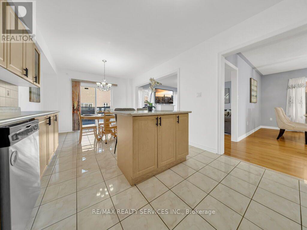 61 SIR JACOBS CRESCENT - 14