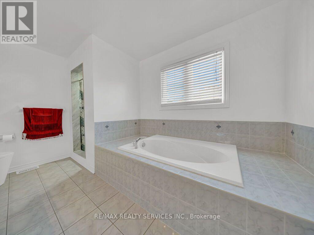 61 Sir Jacobs Crescent, Brampton, ON photo 27
