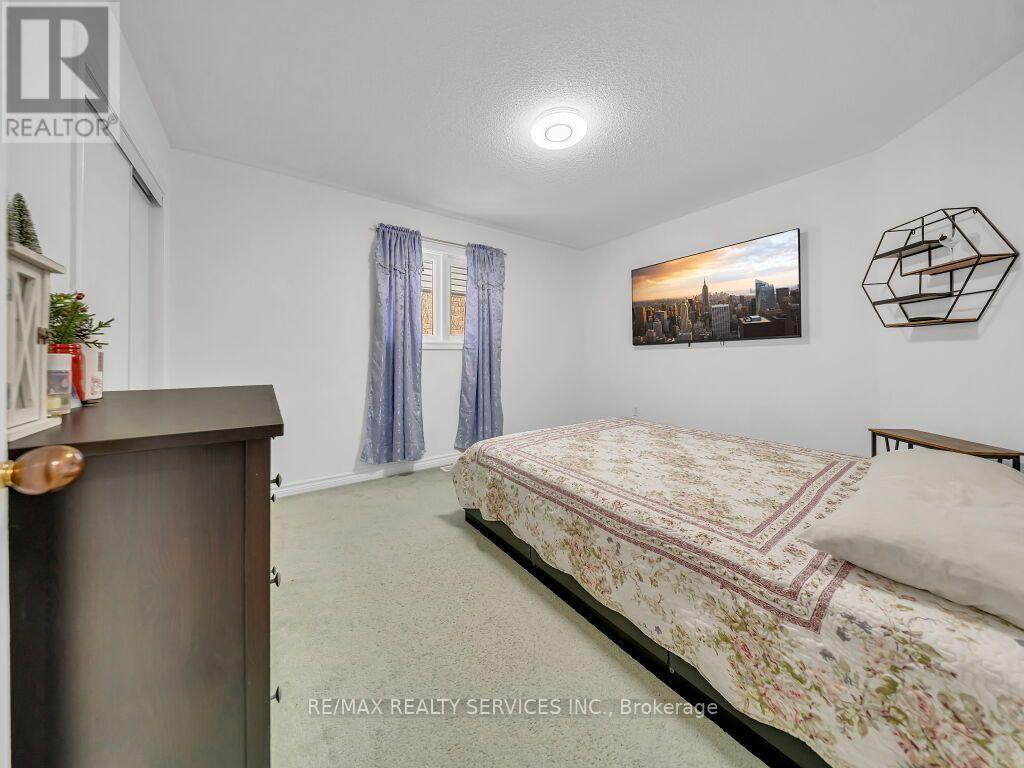 61 SIR JACOBS CRESCENT - 30