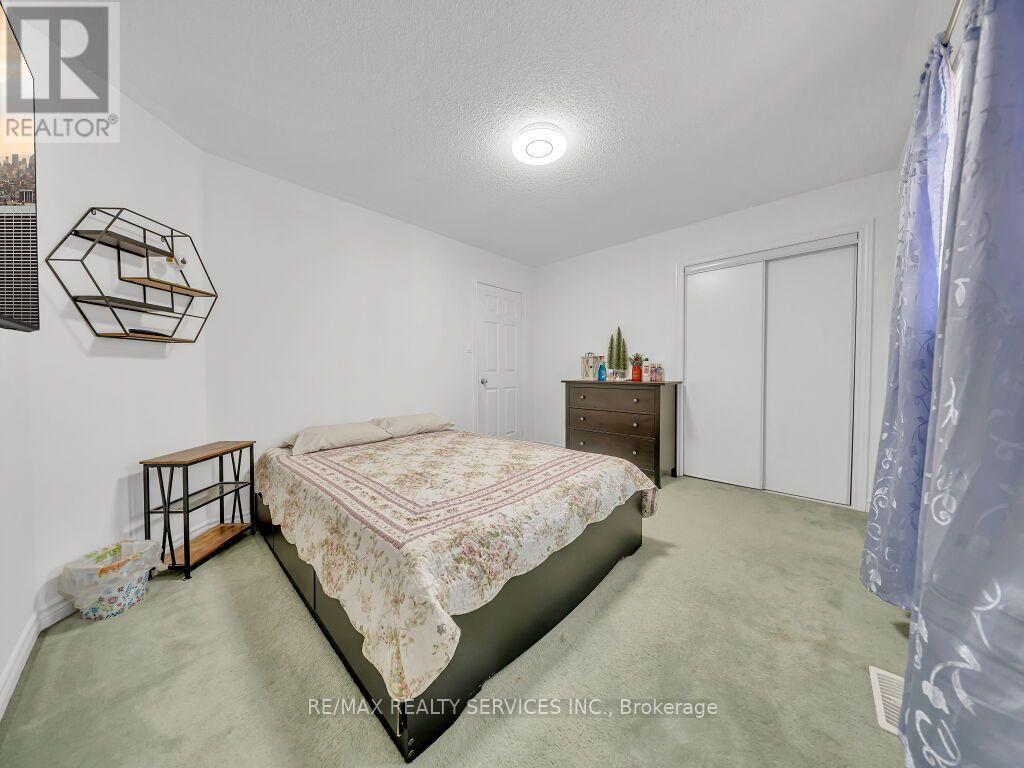 61 SIR JACOBS CRESCENT - 31