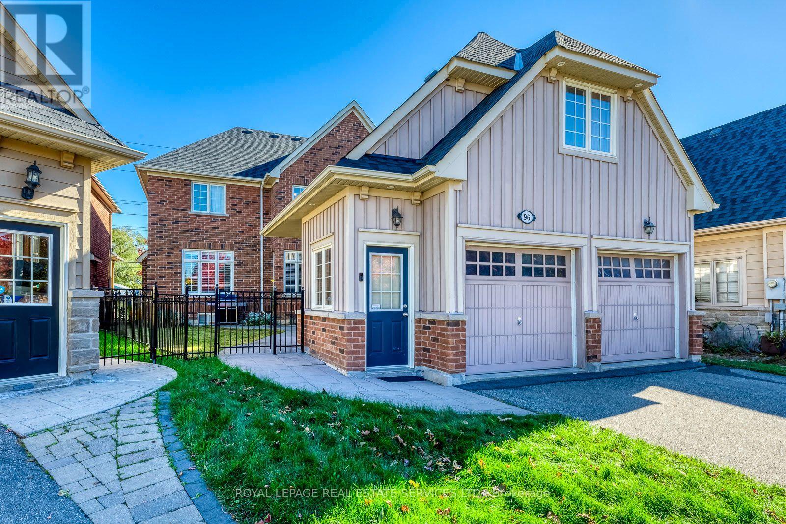 96 Thomas Street, Mississauga, ON photo 2