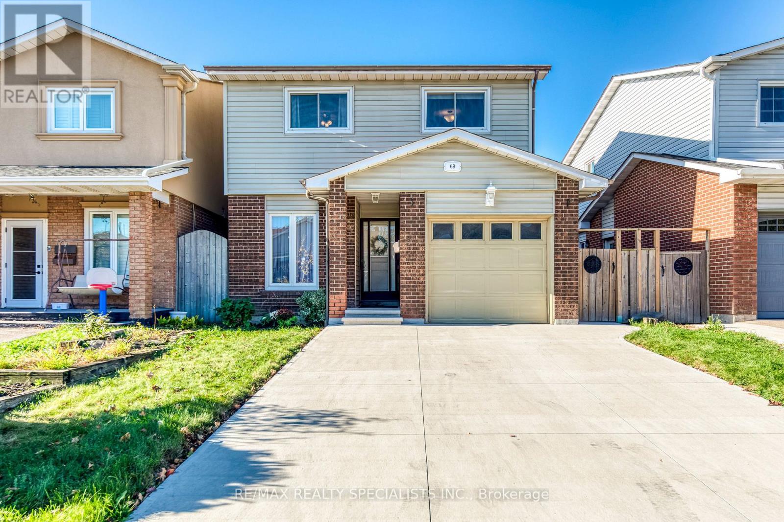 69 Winterfold Drive, Brampton, ON photo 2