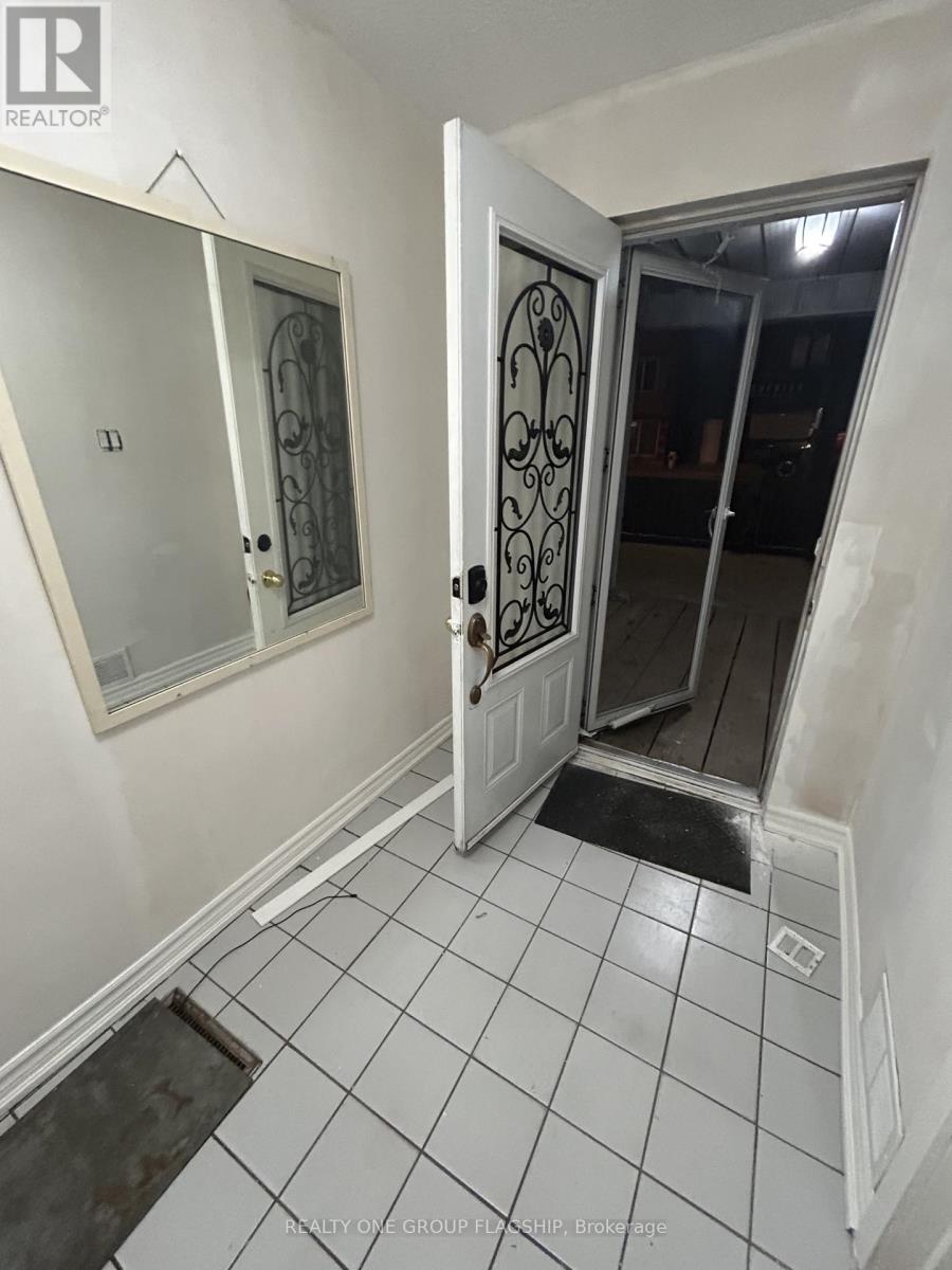 567 Rogers Road, Toronto, ON photo 7