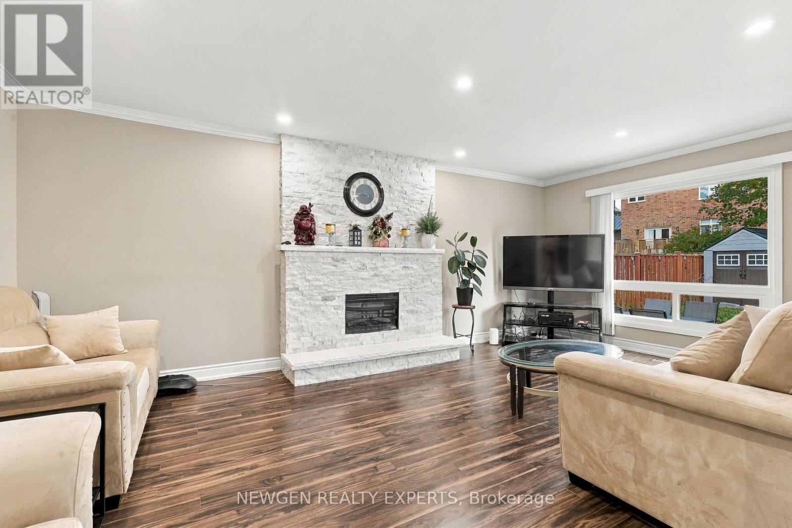 40 FOUNDRY CRESCENT E - 8