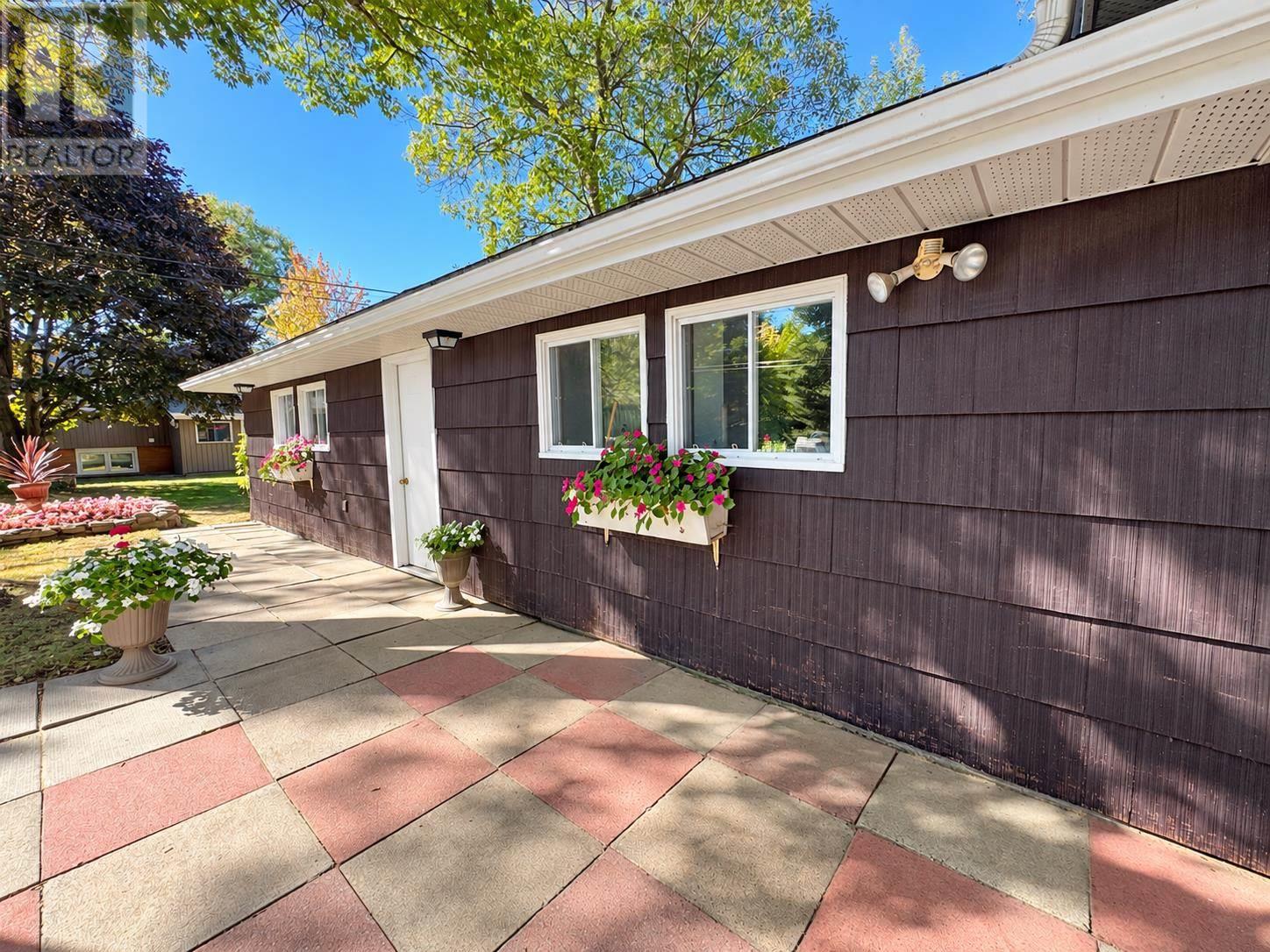 367 Northern Ave. E. - 7