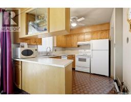 Den - 2354 Harvey Street, Regina, SK S4N2N3 Photo 7