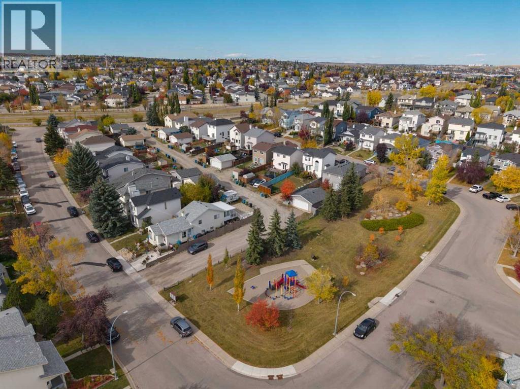 172 Harvest Gold Heights NE photo 33