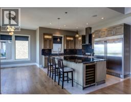 4pc Bathroom - 1002 Hewetson Avenue, Kelowna, BC V1W5H8 Photo 11