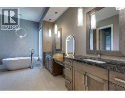 1002 Hewetson Avenue, Kelowna, BC V1W5H8 Photo 24