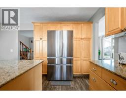 Bedroom - 71 Strathclair Rise Sw, Calgary, AB T3H1G3 Photo 10