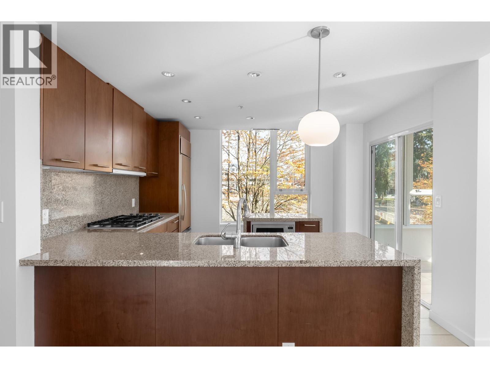 200 9 SMITHE MEWS, Vancouver - Image 1