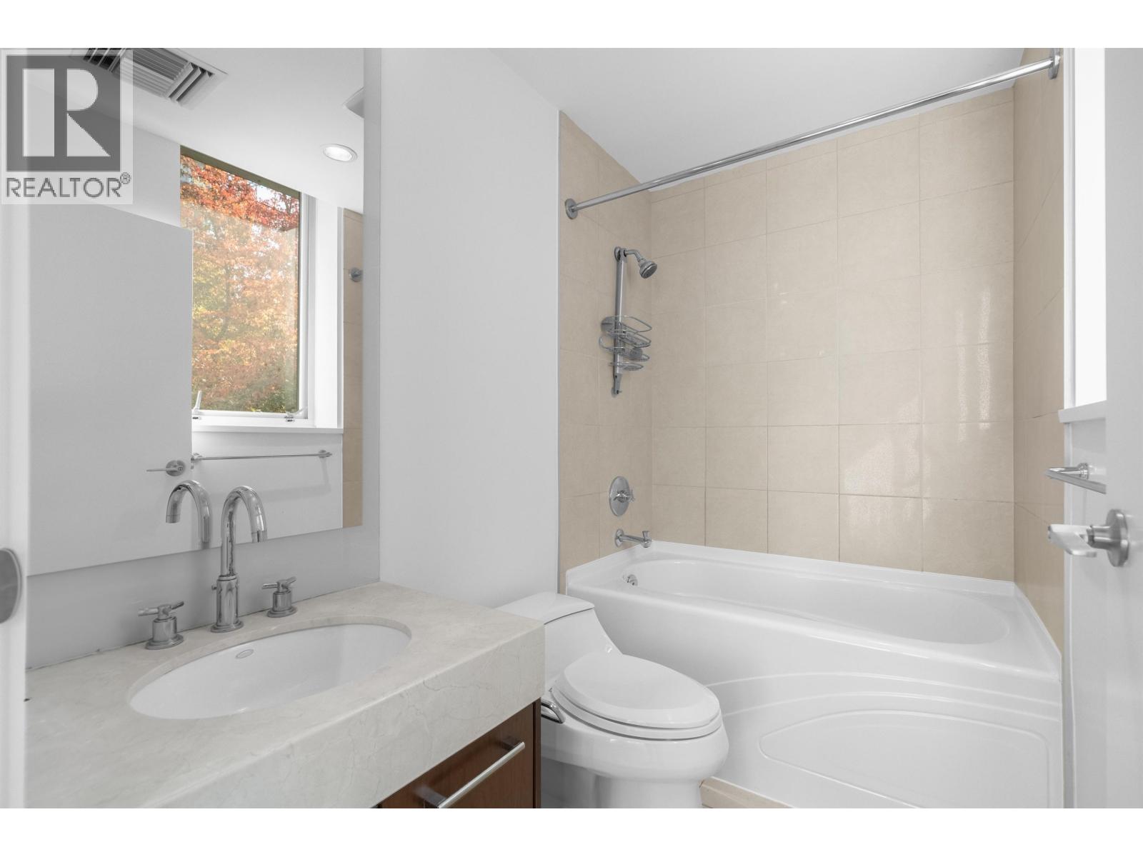 200 9 SMITHE MEWS, Vancouver - Image 1