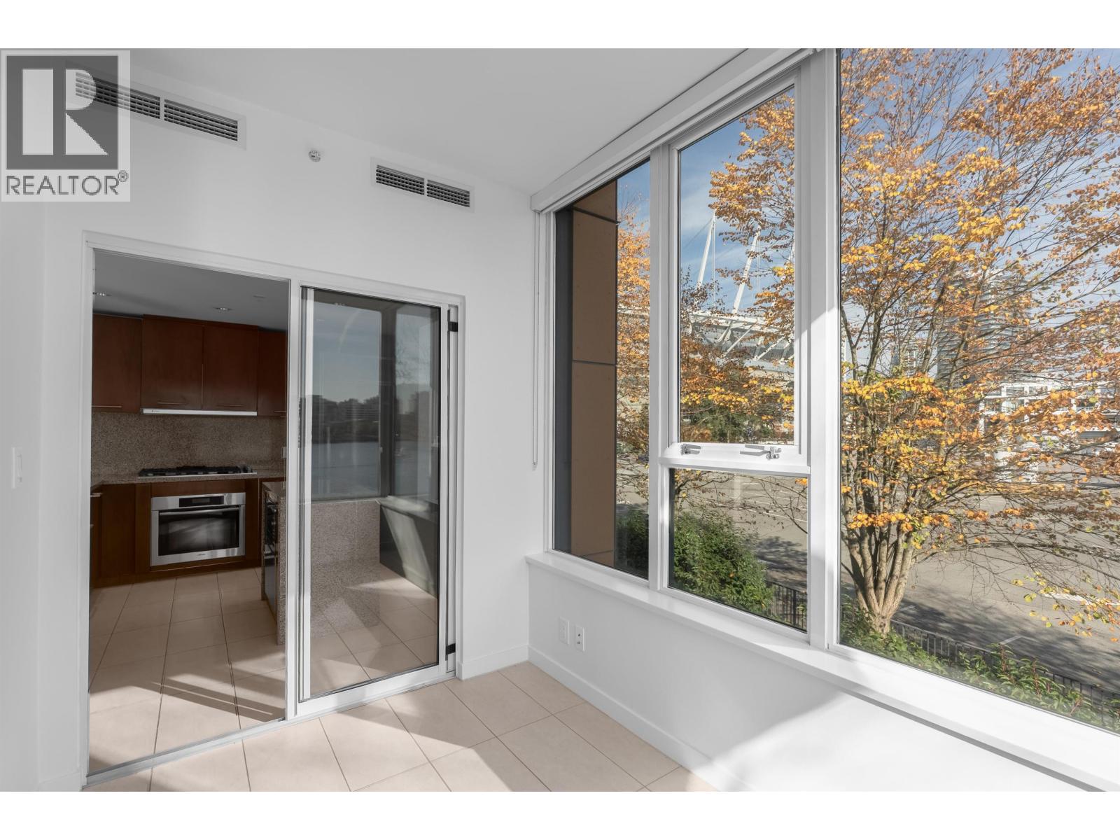 200 9 SMITHE MEWS, Vancouver - Image 1