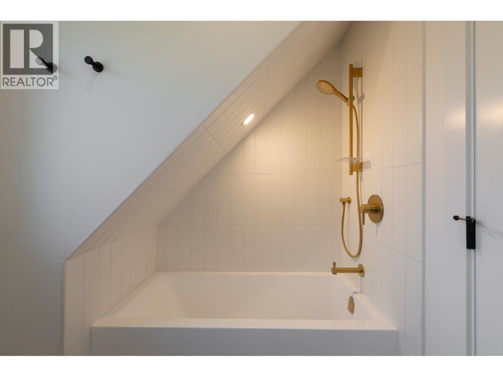Photo of 1 326 W 14TH STREET 25