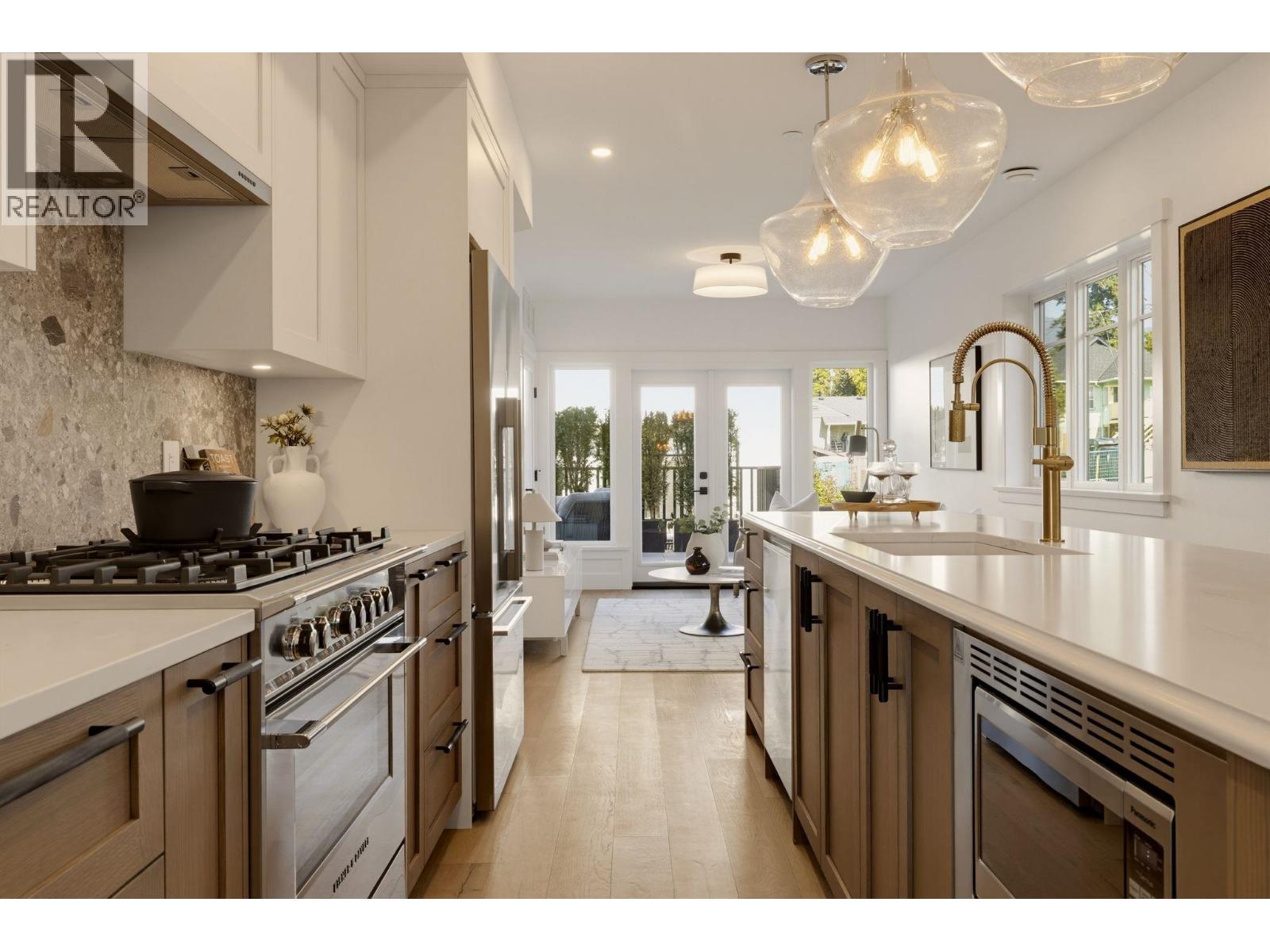 Photo of 1 326 W 14TH STREET 3
