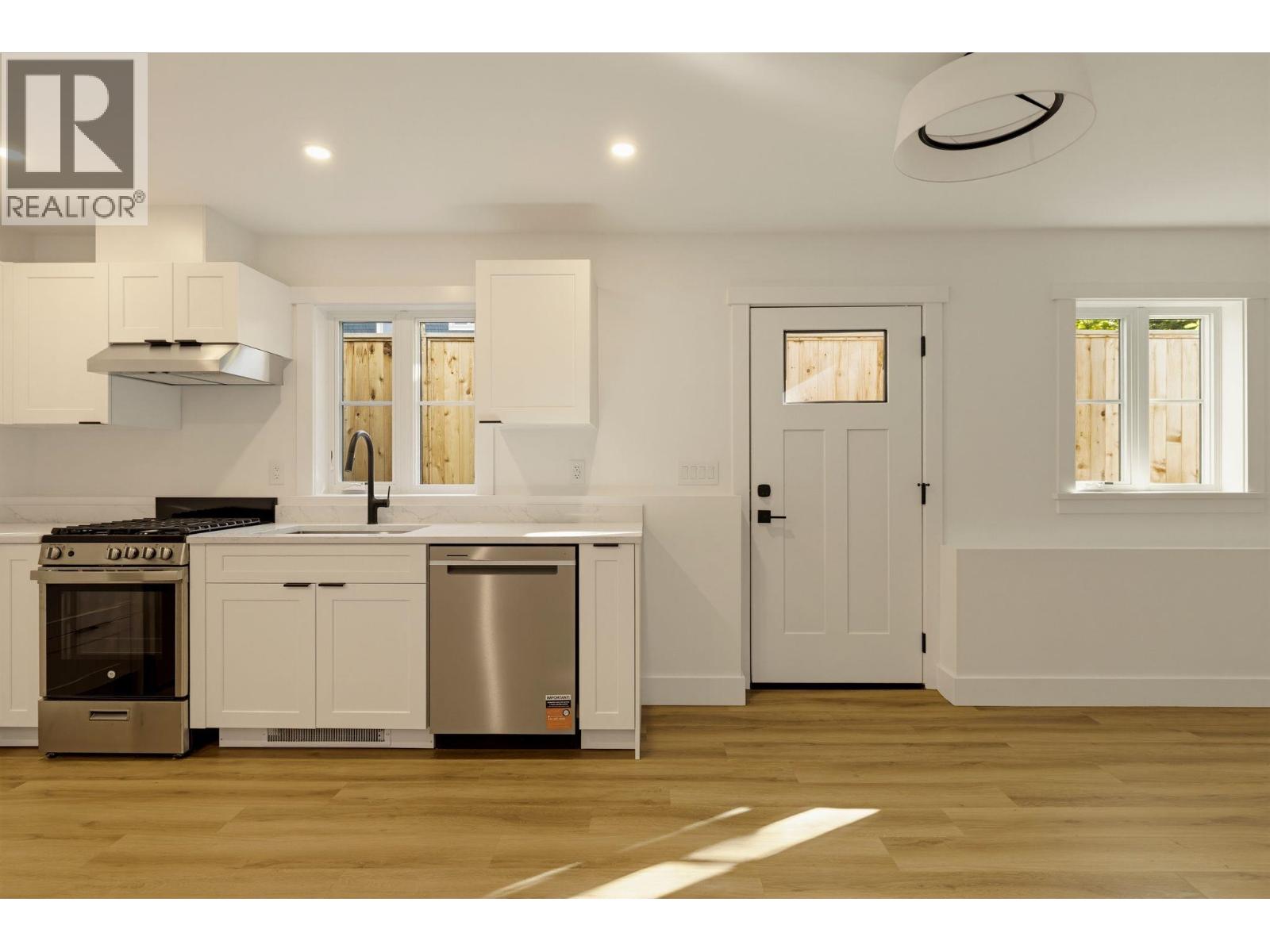 Photo of 1 326 W 14TH STREET 27