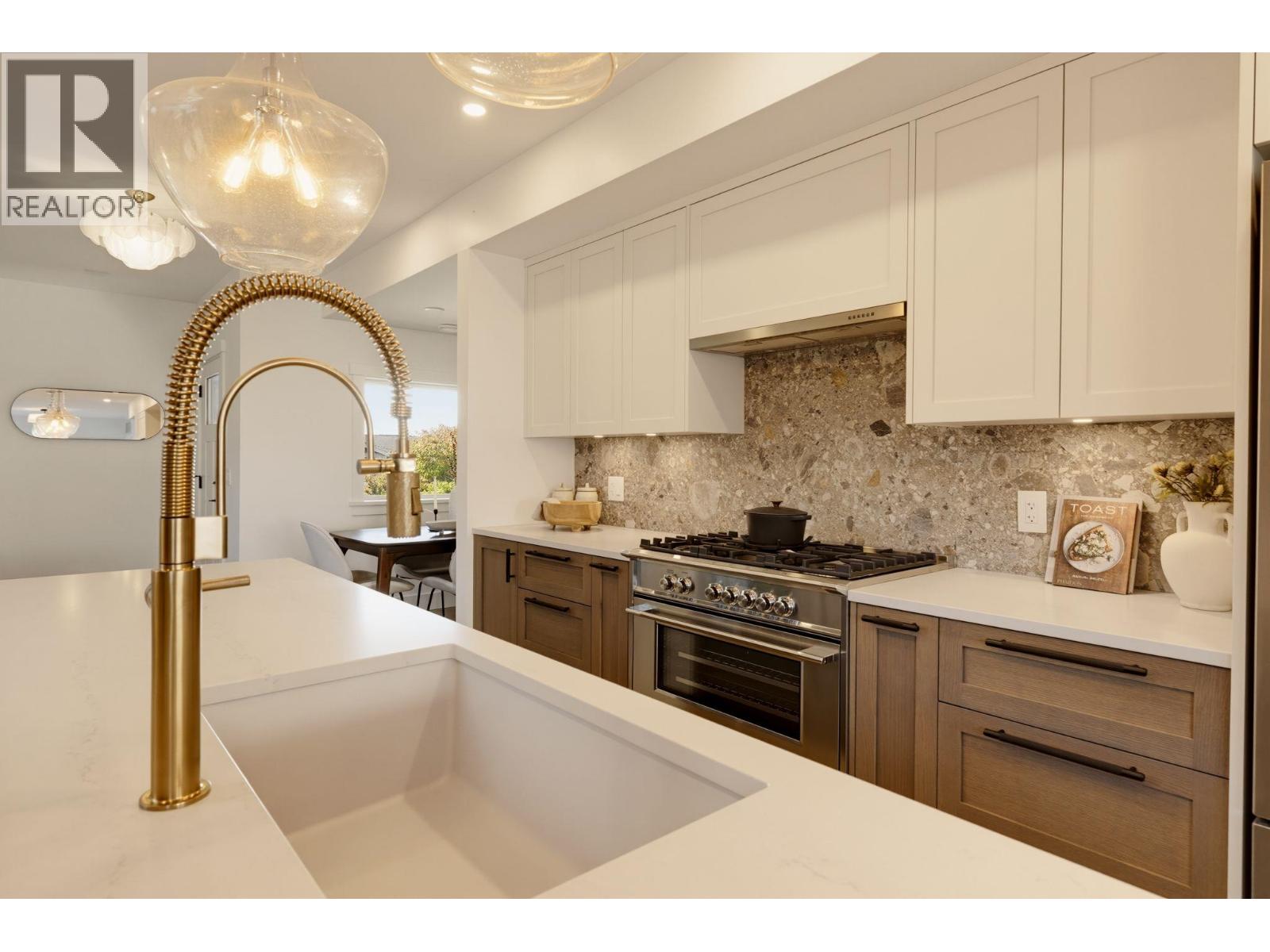 Photo of 1 326 W 14TH STREET 10