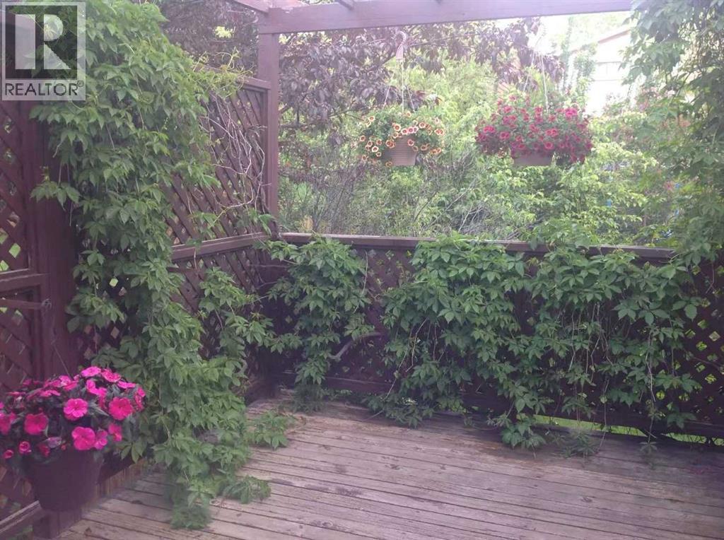 120 Hawkwood Boulevard photo 42