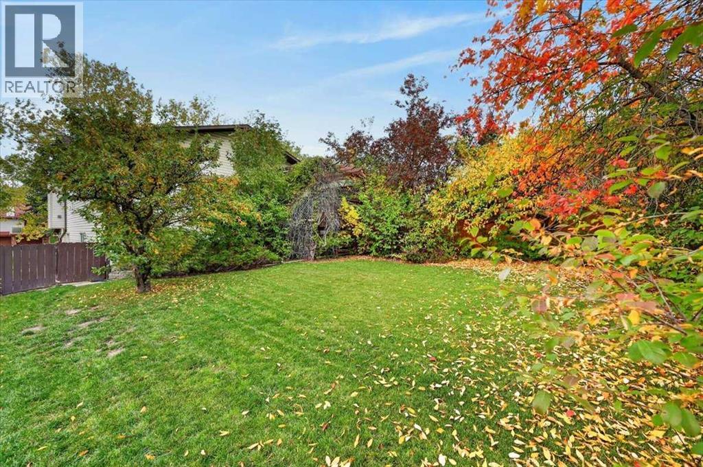 120 Hawkwood Boulevard photo 39