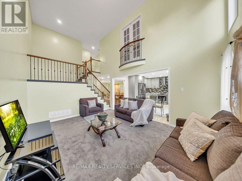 355 Edenbrook Hill Drive, Brampton, ON photo 11