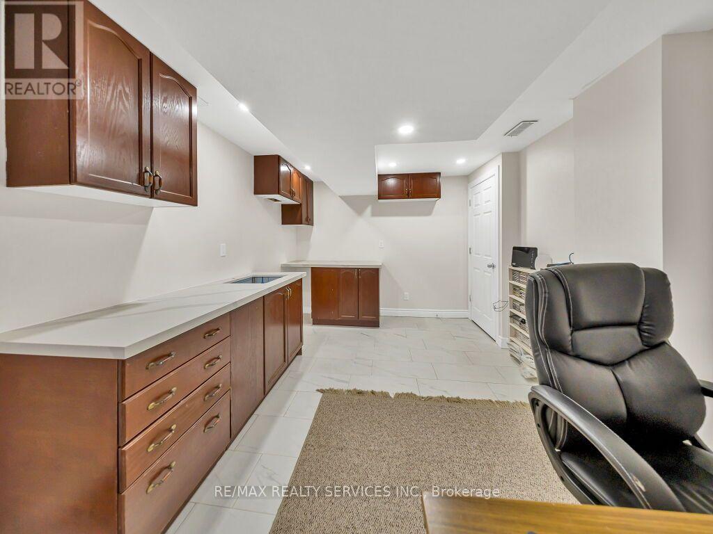 355 Edenbrook Hill Drive, Brampton, ON photo 35