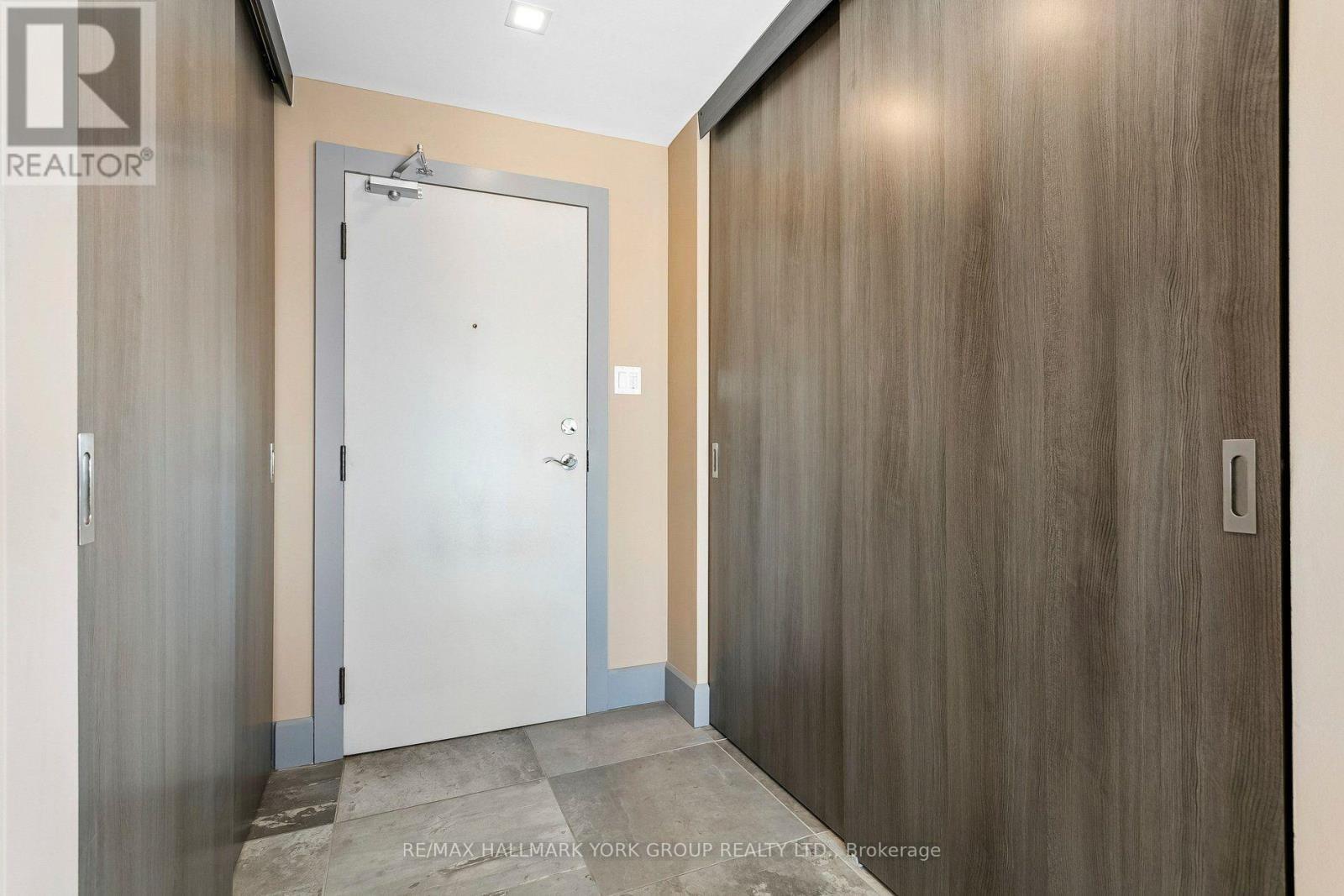 1909- 700 Constellation Drive, Mississauga, ON photo 2