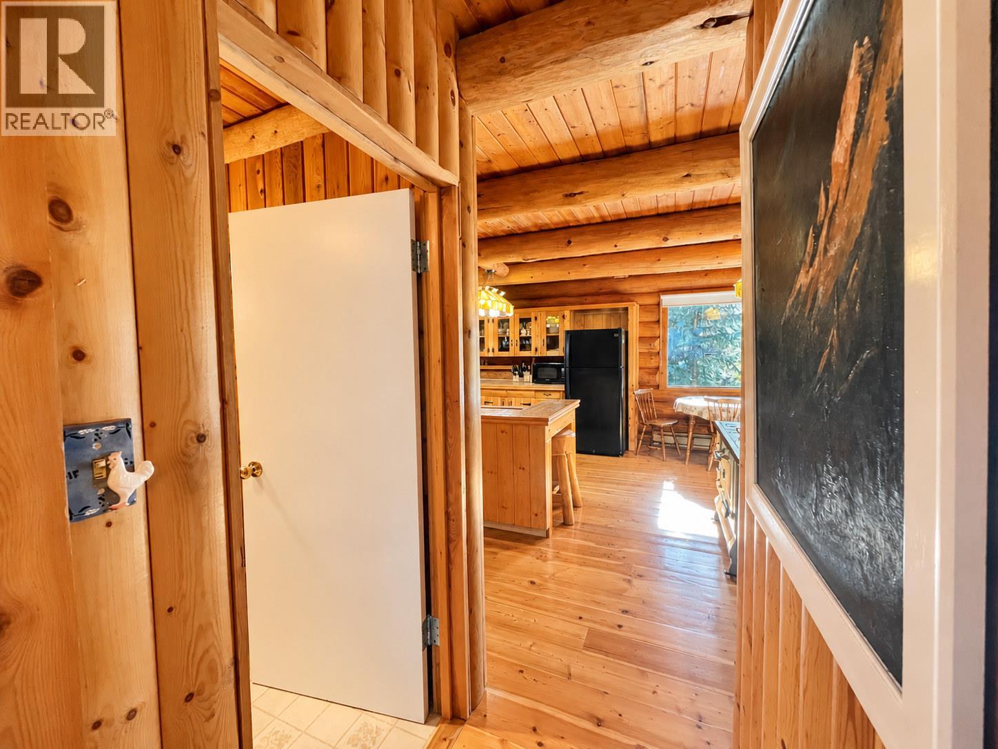 4892 Ogilvey Avenue - 37